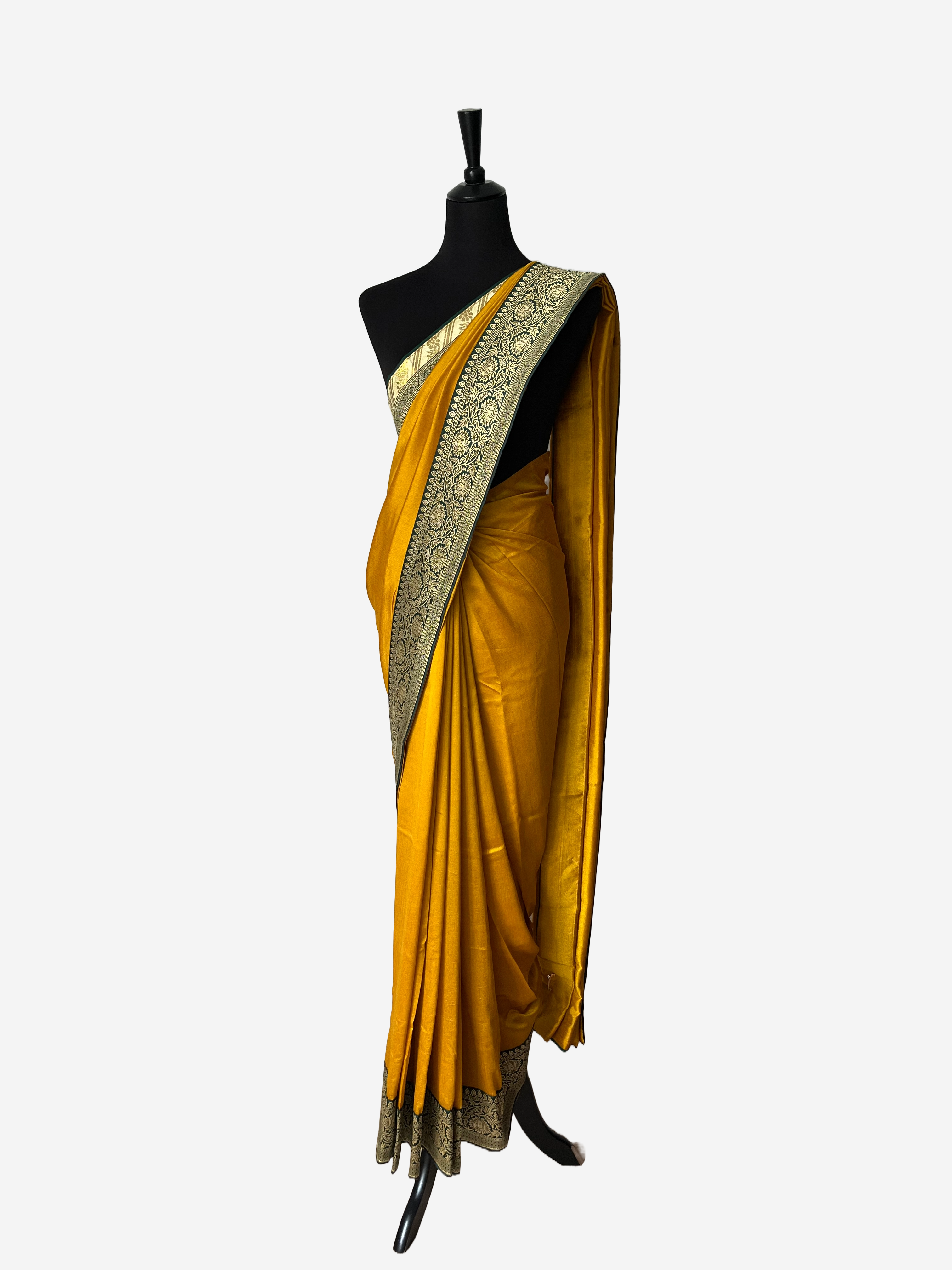 Saree with border - Vanavil Textile